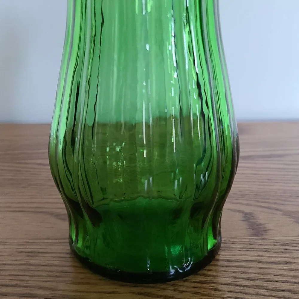 Hoosier Glass Tall Ribbed Swirled Curved Opulent Emerald Green Vase 4183 Vintage